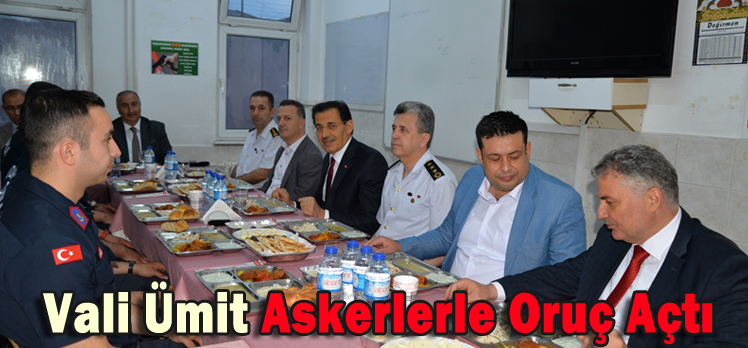 Vali Ümit Askerlerle Oruç Açtı