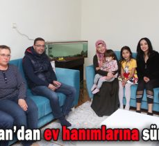 Başkan Özcan’dan ev hanımlarına sürpriz ziyaret
