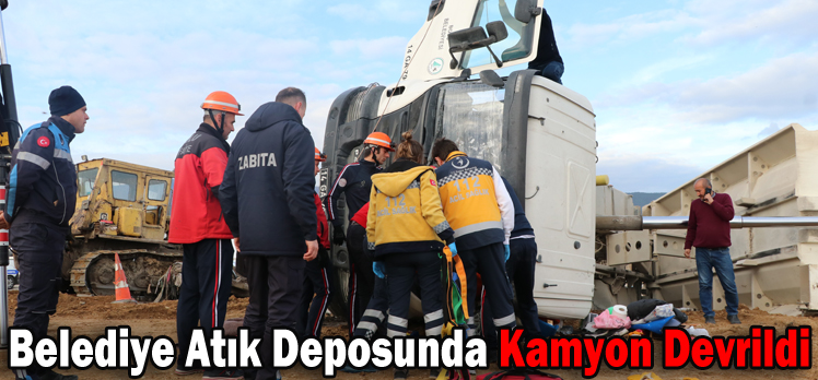 Belediye Atık Deposunda Kamyon Devrildi