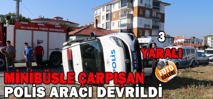 Minibüsle çarpışan polis aracı devrildi: 3 yaralı