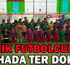 MİNİK FUTBOLCULAR SAHADA TER DÖKTÜ